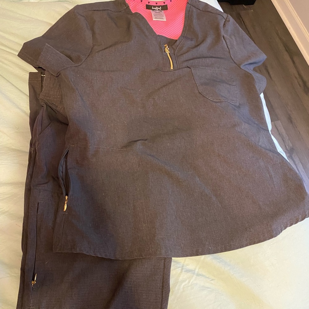Heart soul gray scrub set top Medium bottom small